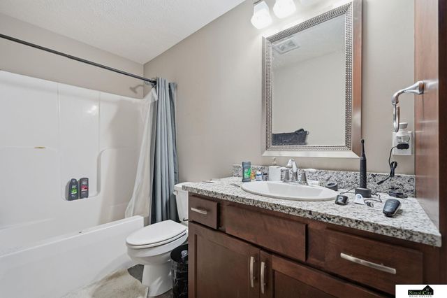 4925 Alvo Road, Lincoln, NE 68514