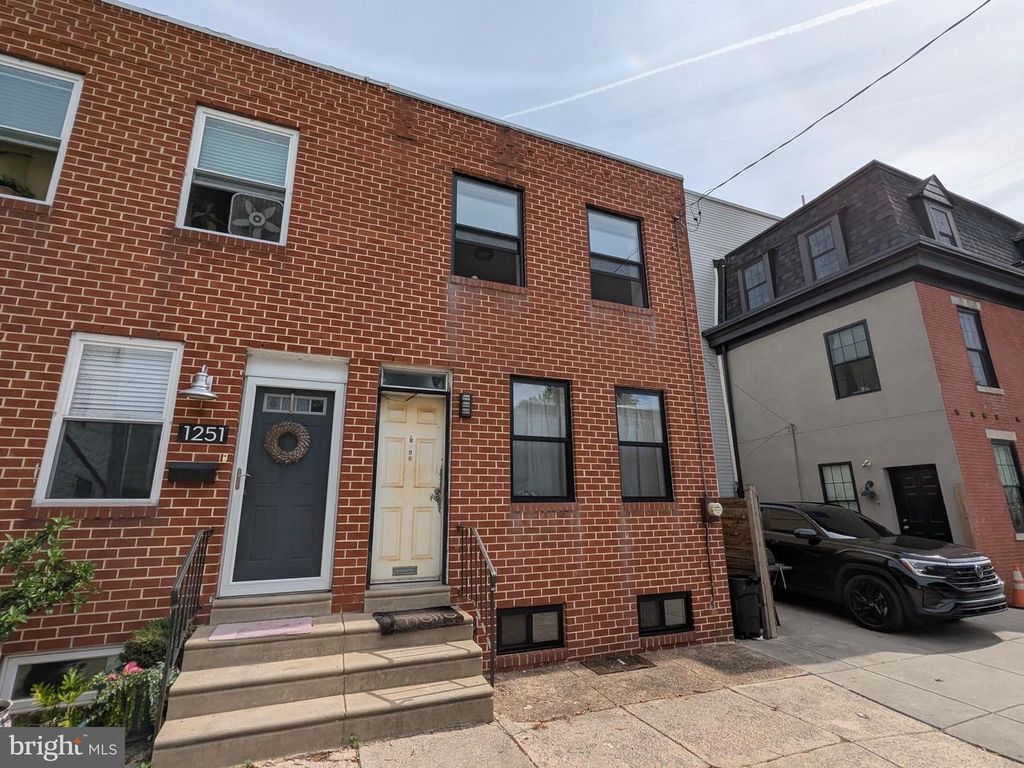 1253 S 32ND ST, Philadelphia, PA 19146