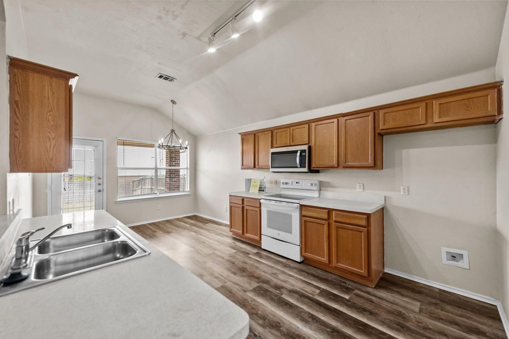 2032 Sunny Side Drive, Little Elm, TX 75068 — photo 4