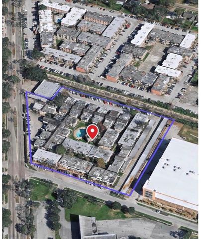 7047 Bissonnet Street 32, Houston, TX 77074
