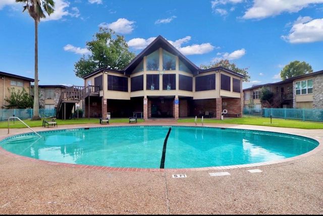 7047 Bissonnet Street 32, Houston, TX 77074