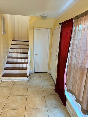 7047 Bissonnet Street 32, Houston, TX 77074