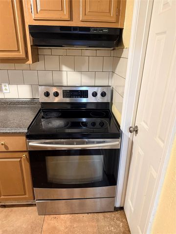 7047 Bissonnet Street 32, Houston, TX 77074
