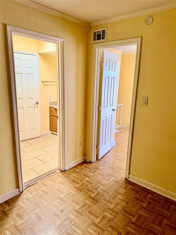 7047 Bissonnet Street 32, Houston, TX 77074