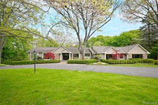 4801 N Harsdale Road, Bloomfield Hills, MI 48302