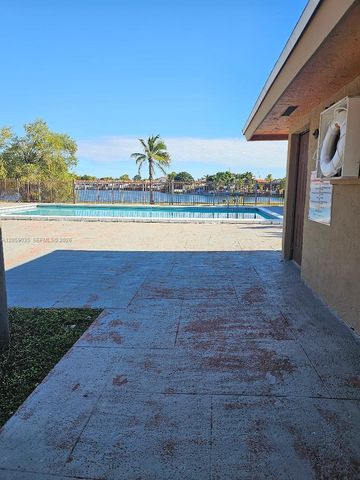 2505 W 67th Pl 22-27, Hialeah, FL 33016