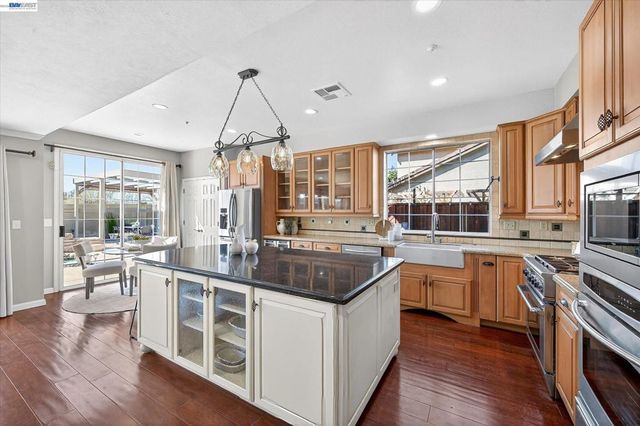 1426 Jayhawk Ln, Livermore, CA 94551