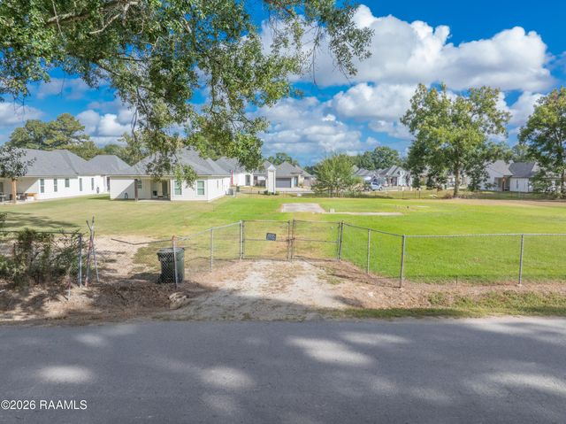 113 Des Jacques Road, Lafayette, LA 70506