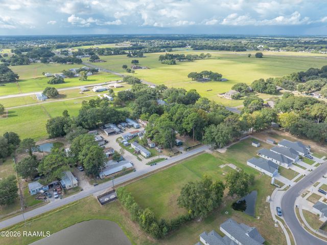 113 Des Jacques Road, Lafayette, LA 70506