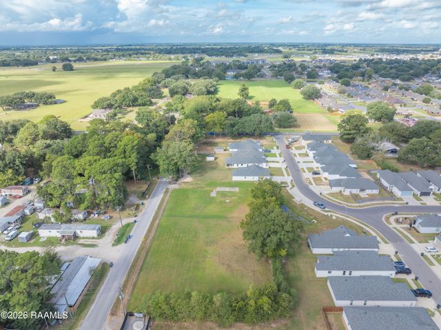 113 Des Jacques Road, Lafayette, LA 70506