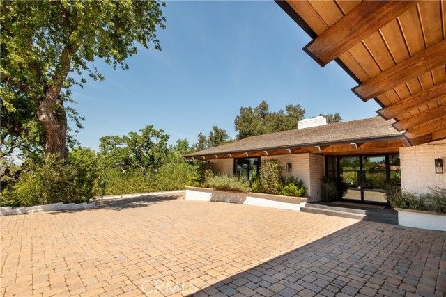 3620 River Farm Drive, Westlake Village, CA 91361