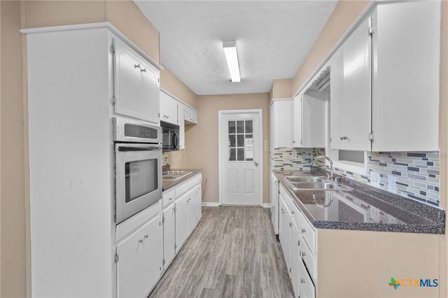 2512 E Airline Road, Victoria, TX 77901