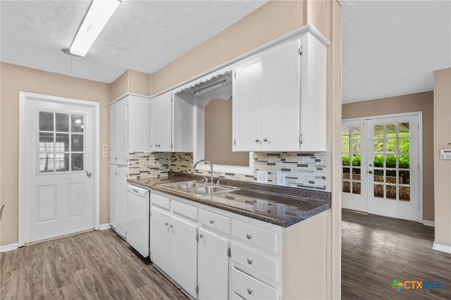 2512 E Airline Road, Victoria, TX 77901