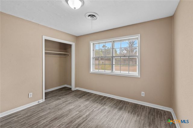 2512 E Airline Road, Victoria, TX 77901