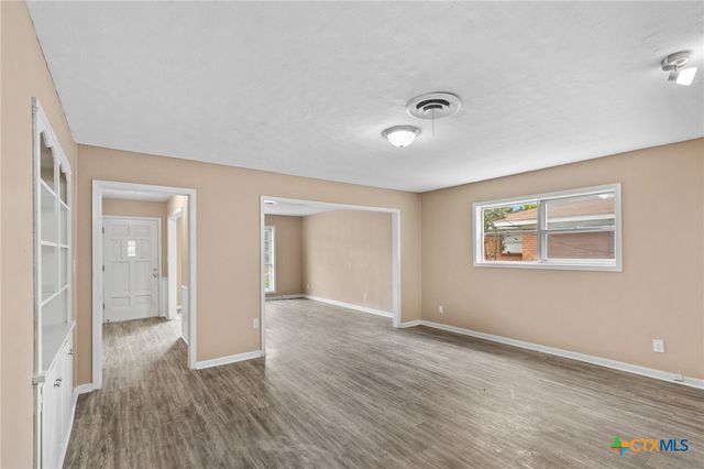 2512 E Airline Road, Victoria, TX 77901