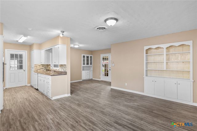 2512 E Airline Road, Victoria, TX 77901