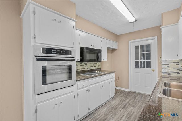 2512 E Airline Road, Victoria, TX 77901