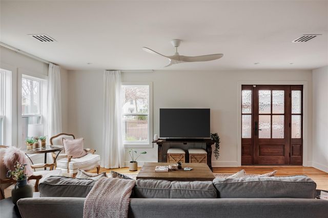 2613 E 2nd ST, Austin, TX 78702