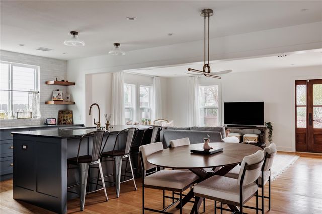 2613 E 2nd ST, Austin, TX 78702