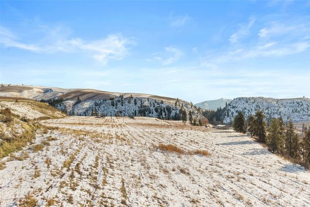 565 Boyd Loop Rd, Manson, WA 98831