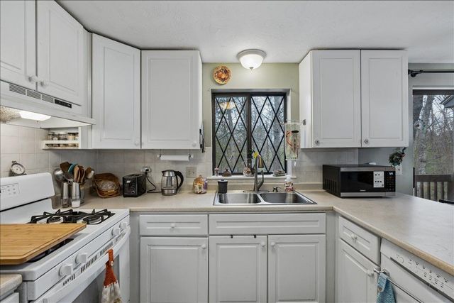 20 Vanden Road, Merrimack, NH 03054