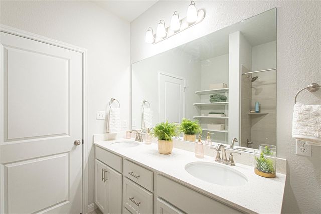 249 Treadwell LN, Kyle, TX 78640