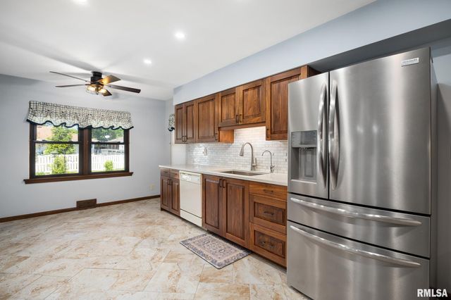 505 W MERLE Lane, Peoria, IL 61604