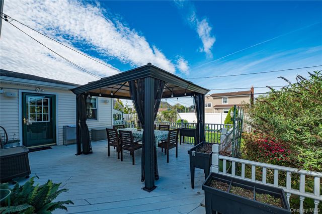 1 Marlboro Avenue, Massapequa, NY 11758
