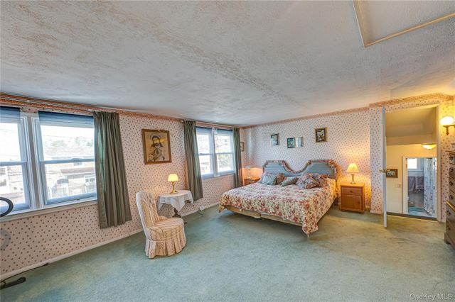 1 Marlboro Avenue, Massapequa, NY 11758