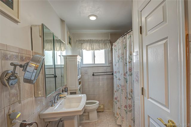 1 Marlboro Avenue, Massapequa, NY 11758
