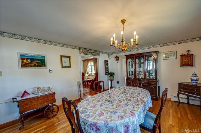 1 Marlboro Avenue, Massapequa, NY 11758