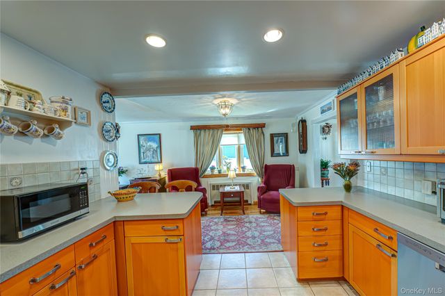 1 Marlboro Avenue, Massapequa, NY 11758
