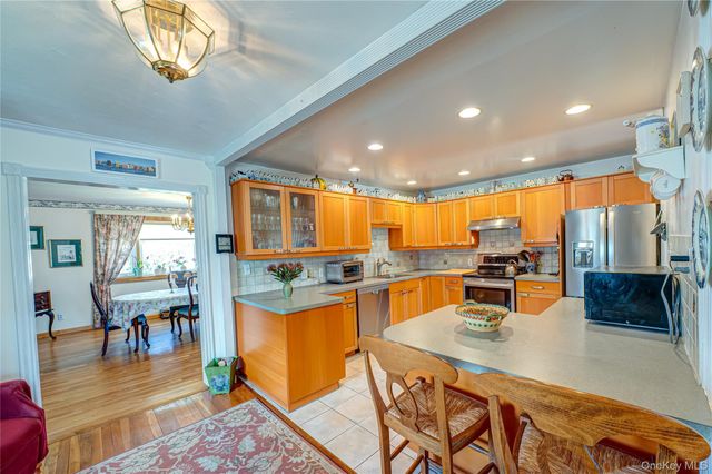 1 Marlboro Avenue, Massapequa, NY 11758