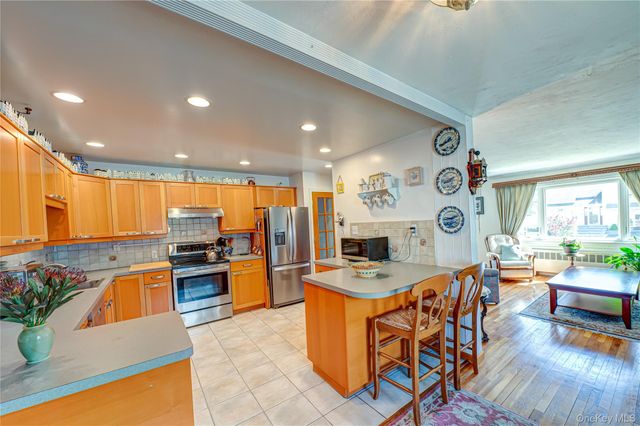 1 Marlboro Avenue, Massapequa, NY 11758