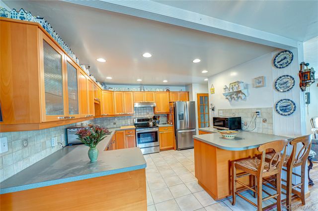 1 Marlboro Avenue, Massapequa, NY 11758