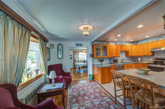 1 Marlboro Avenue, Massapequa, NY 11758