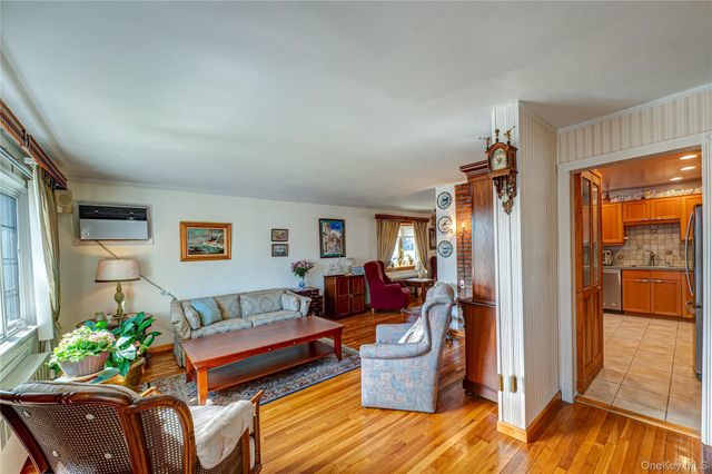 1 Marlboro Avenue, Massapequa, NY 11758