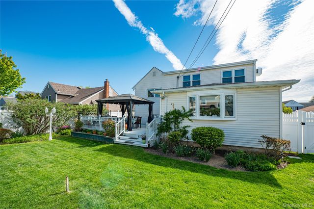 1 Marlboro Avenue, Massapequa, NY 11758