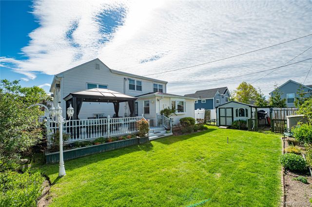 1 Marlboro Avenue, Massapequa, NY 11758