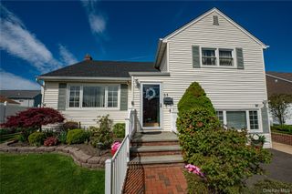 1 Marlboro Avenue, Massapequa, NY 11758