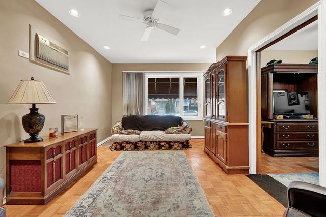 3841 S Lowe Avenue, Chicago, IL 60609