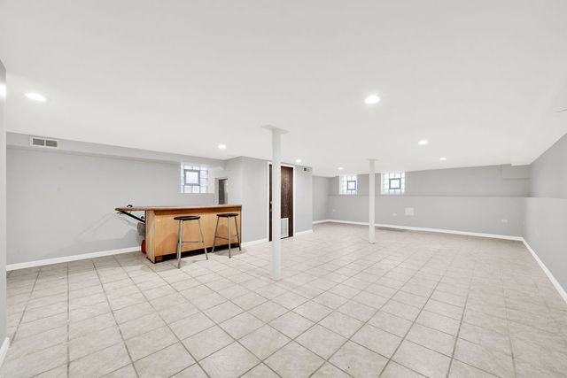 3841 S Lowe Avenue, Chicago, IL 60609