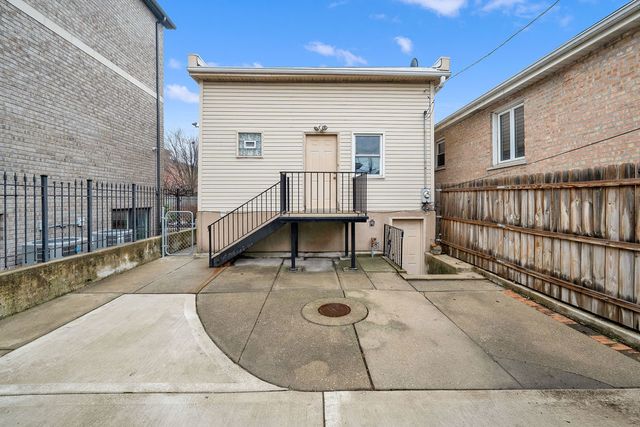 3841 S Lowe Avenue, Chicago, IL 60609