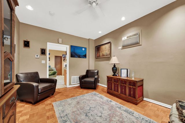 3841 S Lowe Avenue, Chicago, IL 60609