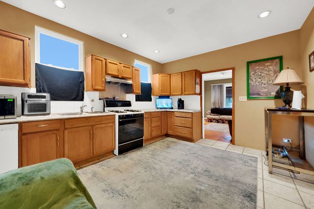 3841 S Lowe Avenue, Chicago, IL 60609