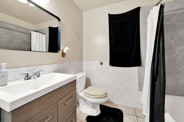 3841 S Lowe Avenue, Chicago, IL 60609