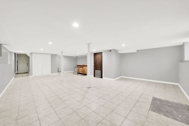 3841 S Lowe Avenue, Chicago, IL 60609