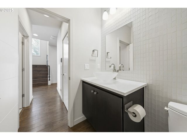 3970 Se REEDWAY St, Portland, OR 97202