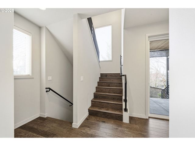 3970 Se REEDWAY St, Portland, OR 97202