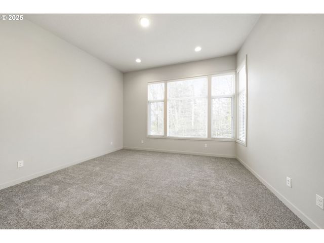 3970 Se REEDWAY St, Portland, OR 97202